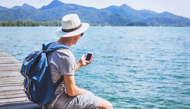 Como viajar barato e confortável com apps pouco conhecidos